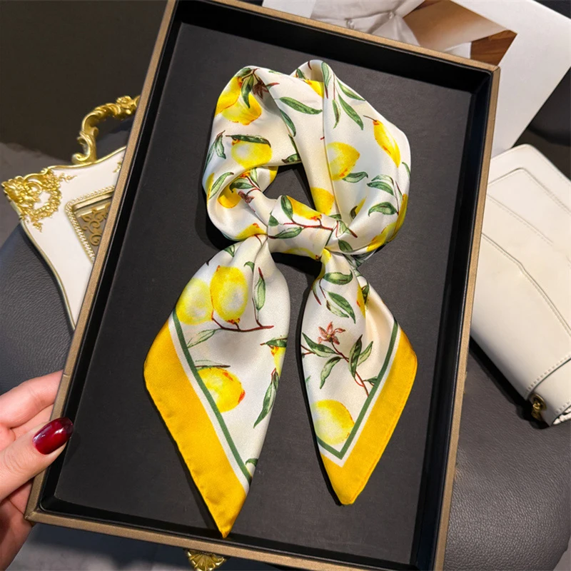 70cm Square Lemon Print Yellow - Ascot Neck Scarf 리뷰 및 가격