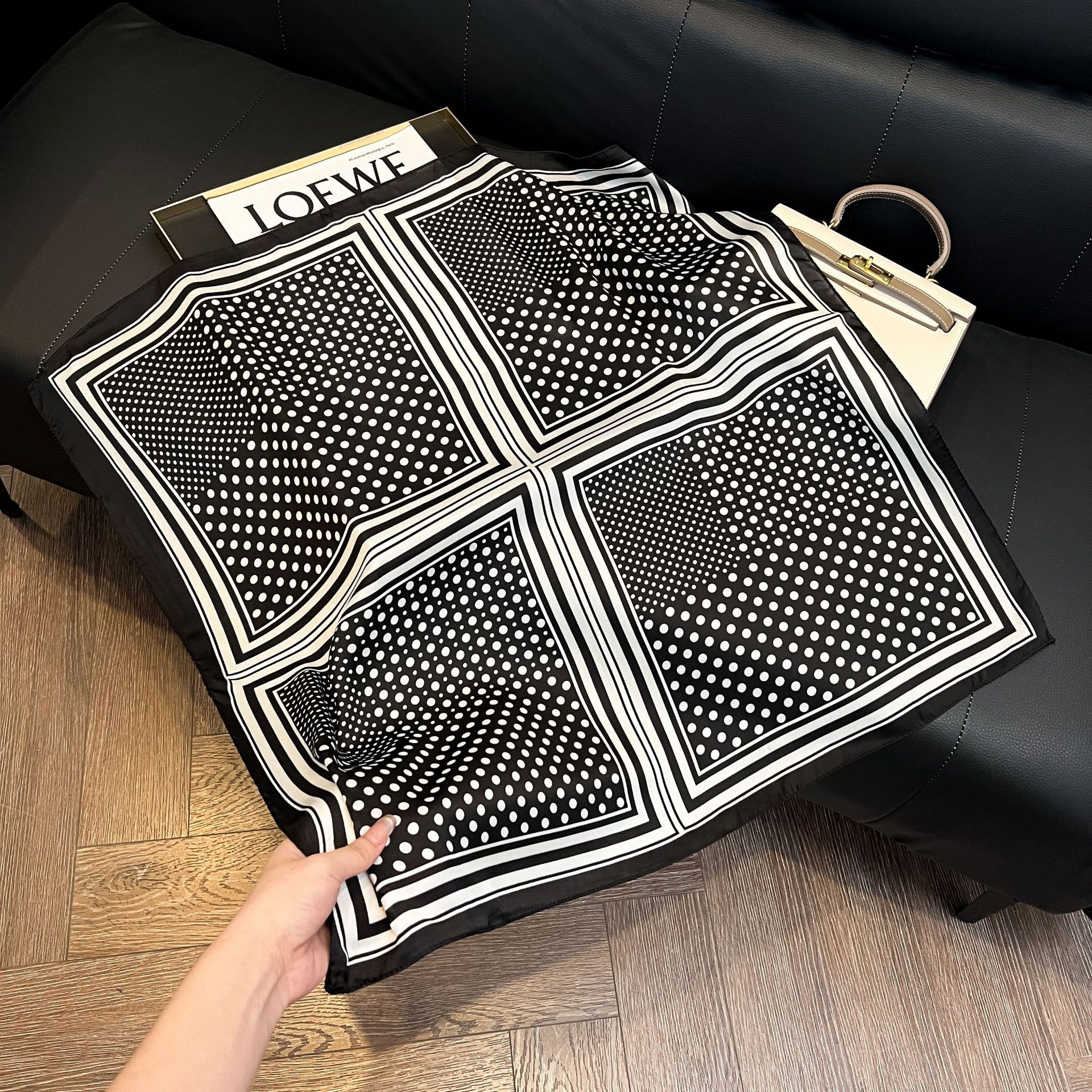 Luxury Square Silk-like Scarf  - Silk Neck Scarf 리뷰 및 가격