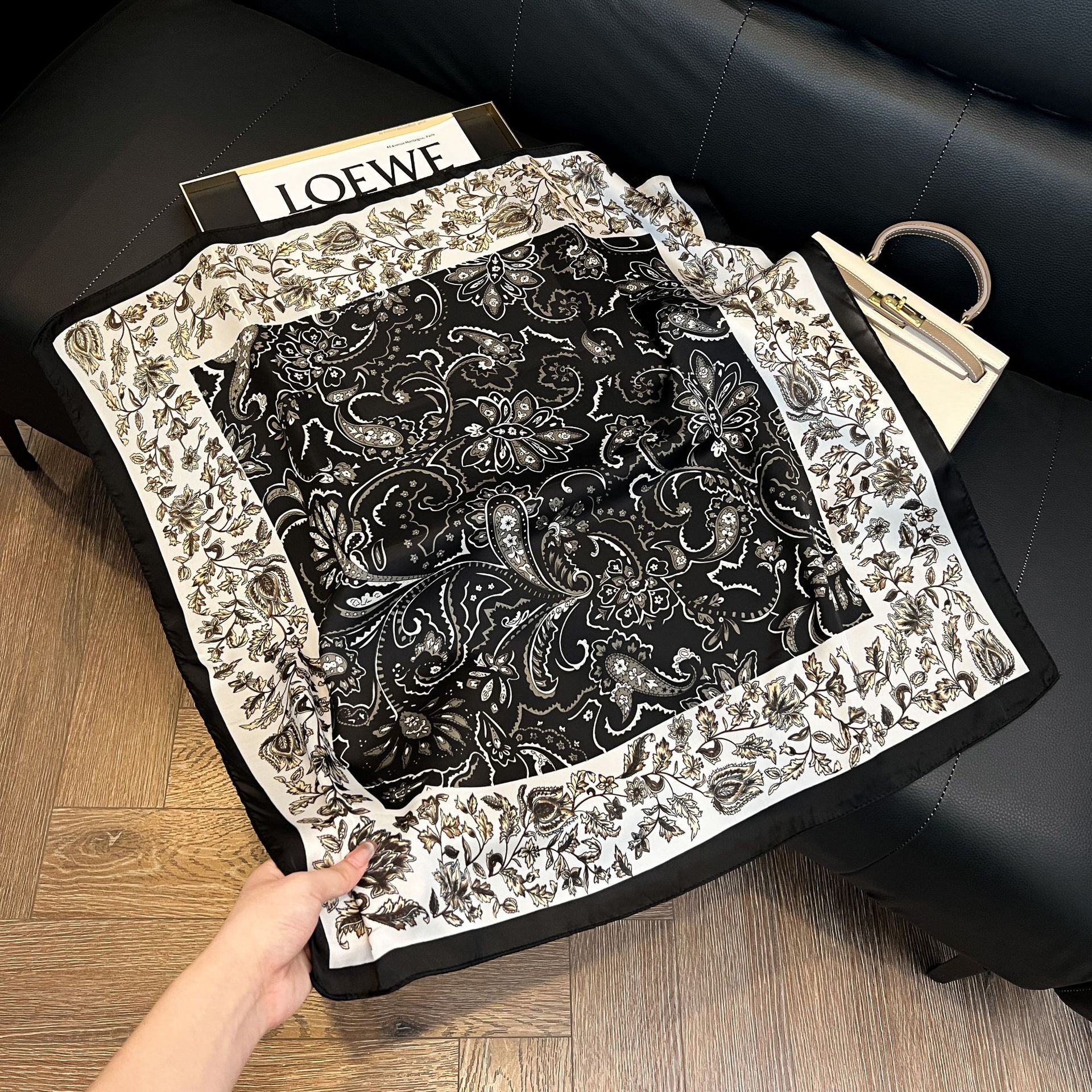 Luxury Square Silk-like Scarf  - Silk Neck Scarf 리뷰 및 가격