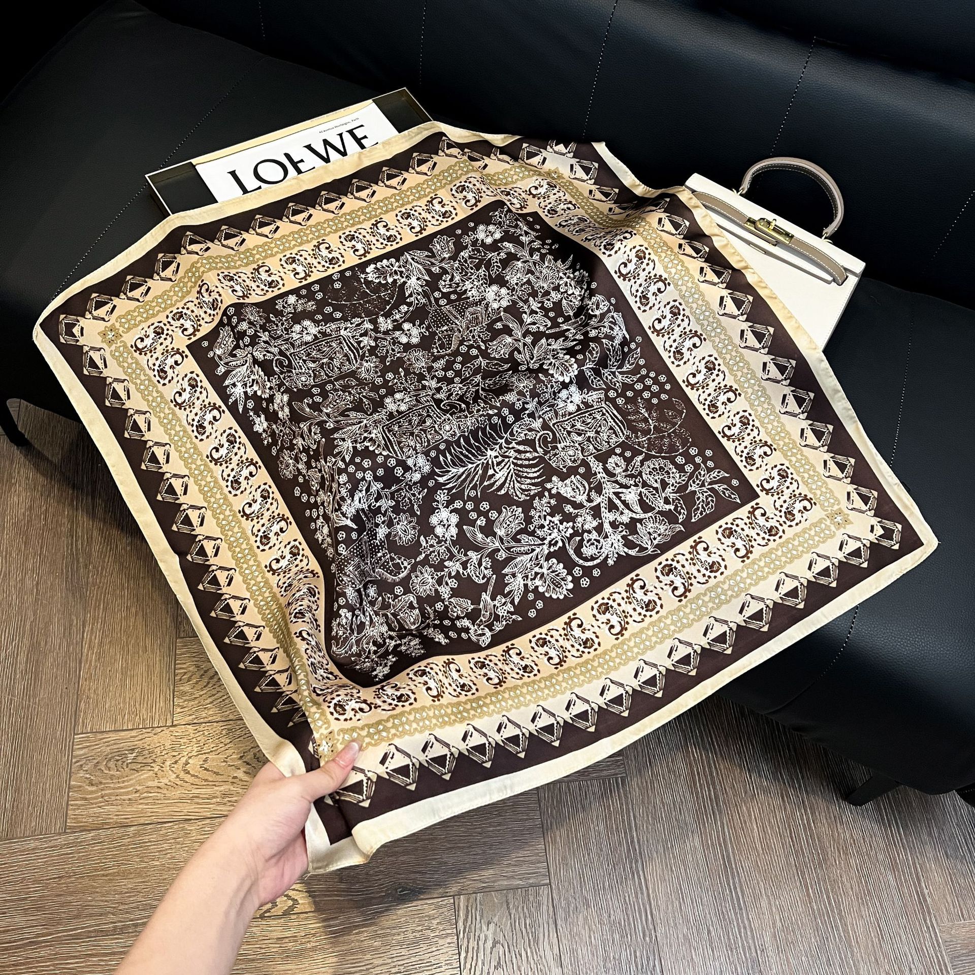 Luxury Square Silk-like Scarf  - Silk Neck Scarf 리뷰 및 가격