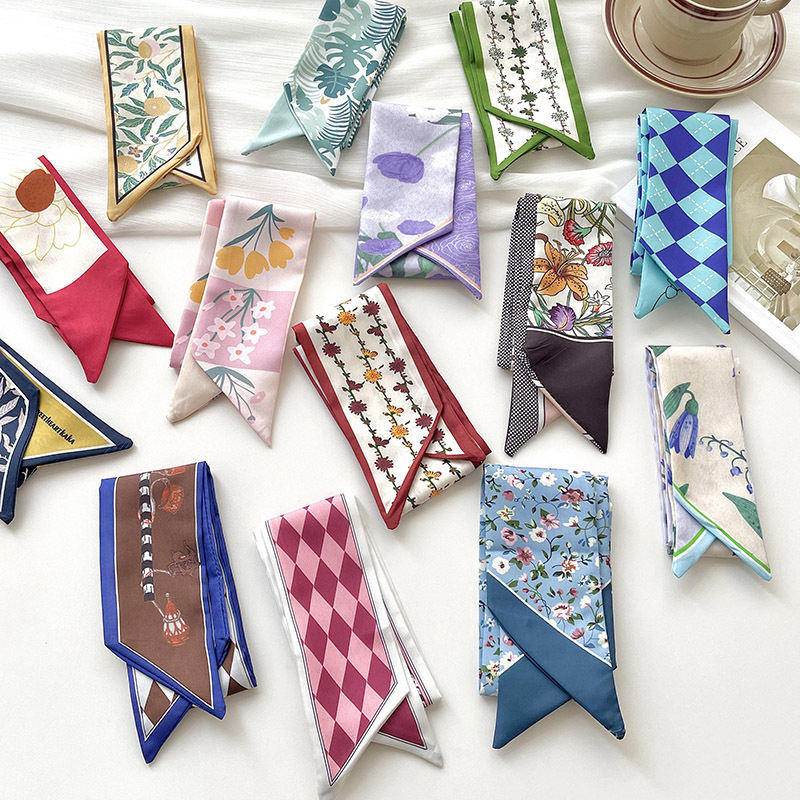 New luxury Brand Model Small S - Silk Neck Scarf 리뷰 및 가격